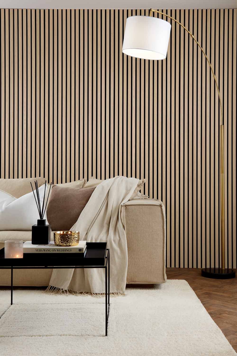 SlatWall_NaturalOakonBlack_RoomSet2_98d9c530-ef55-4835-b2ce-